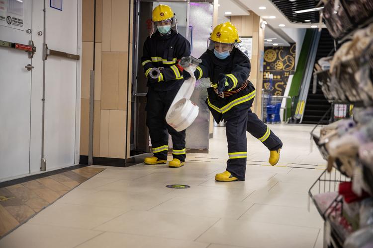 咸寧消防開展商業(yè)綜合體復工復市"五個一"服務 為企業(yè)營造安全復工